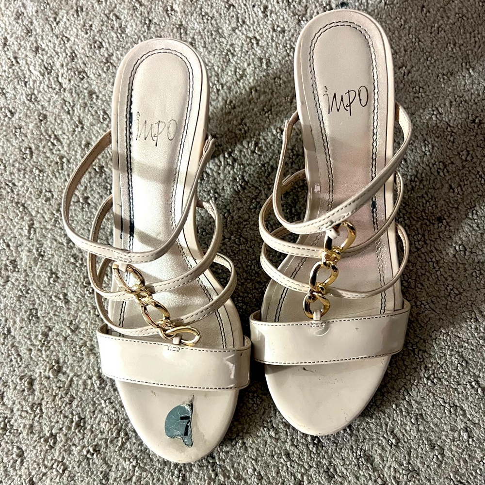 Cream chained heel